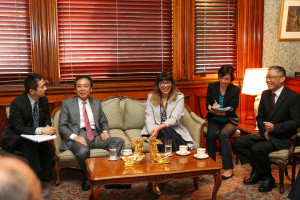 Town Hall, Sydney - 2nd November 2016. Courtesy Call in the Lord Mayoress' rooms Town Hall. Councillor Jess Scully representing the Lord Mayor welcomes our Sister City Nagoya's Deputy Mayoral Delegation and Assembly Member Delegation for their Sydney visit to celerate Taronga Zoo's 100th anniversary. Councillor Jess Scully and Deputy Mayor of Nagoya Mr Teru Shinkai.